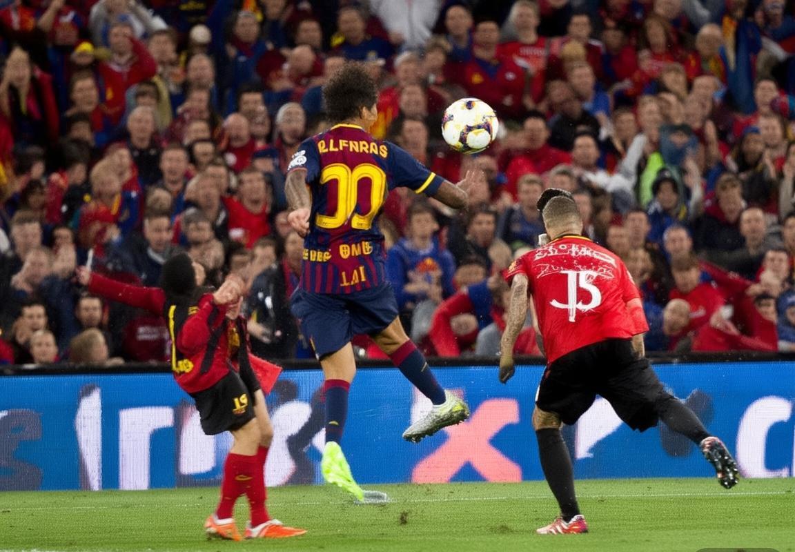 巴塞罗那VS瓦伦西亚：西甲激战平局，战术对决精彩瞬间(图4)