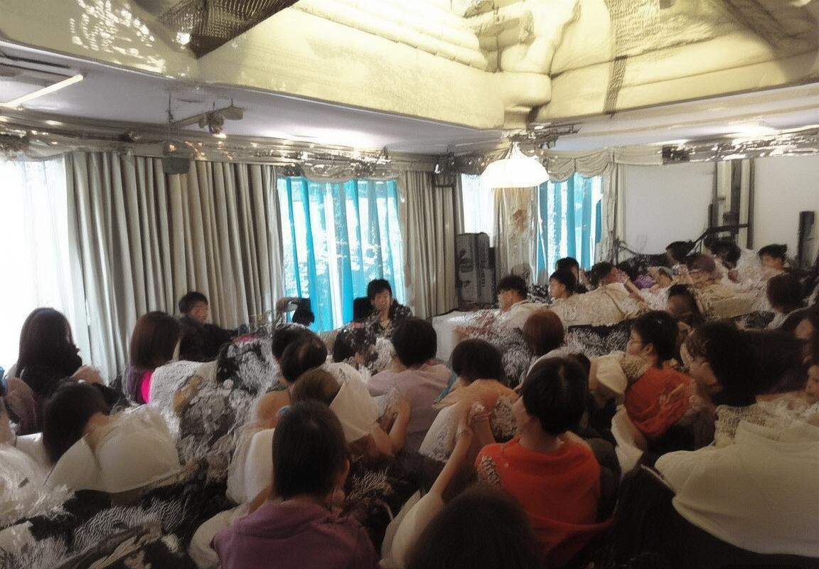 港菁足球队VS南区足球会：激战正酣，精彩对决回顾